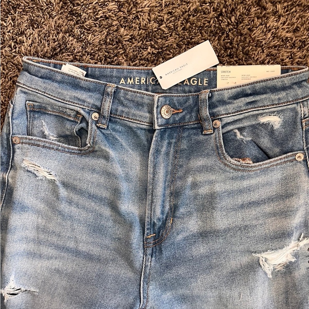 NWT AMERICAN EAGLE Distressed Stretch Mom Jeans High Rise Women’s 6 Long - Picture 5 of 10